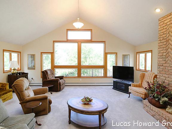 4th image of 7055 Weller Dr NE