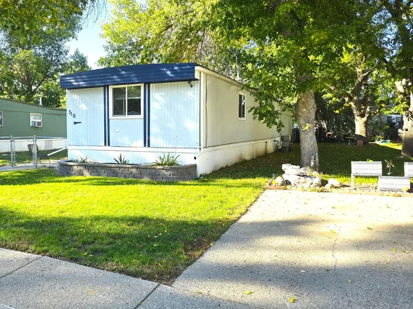 310 Buckingham Pl, Bismarck, ND 58504