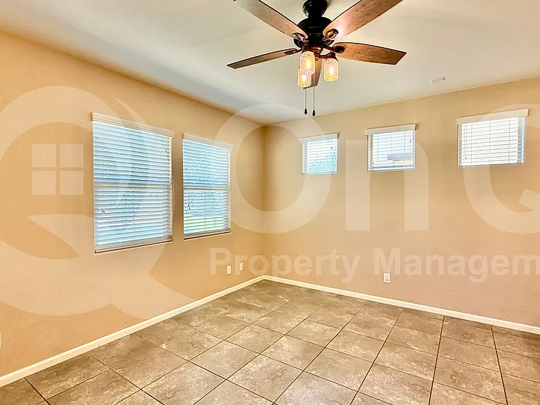 3739 E Trinity Ln — Photo 21