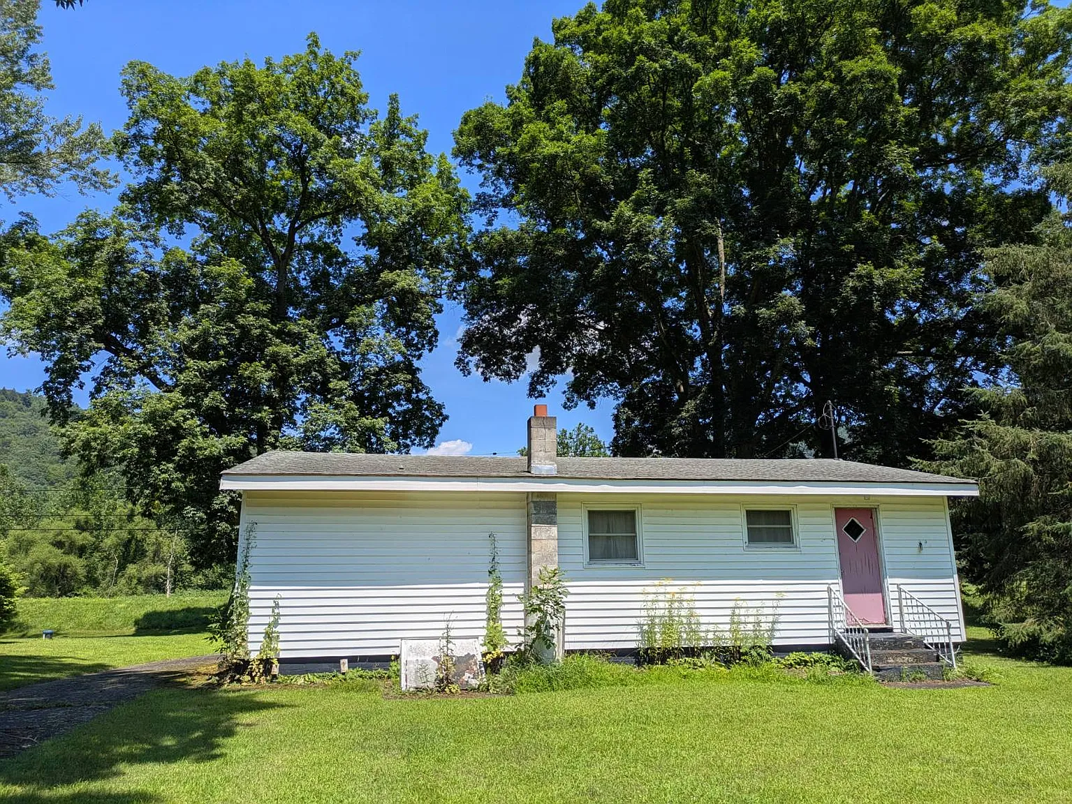 284 Old Mill Rd photo 1