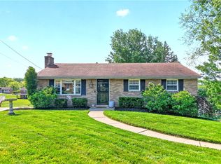 4 Meadowcrest Dr, Cecil, PA 15321
