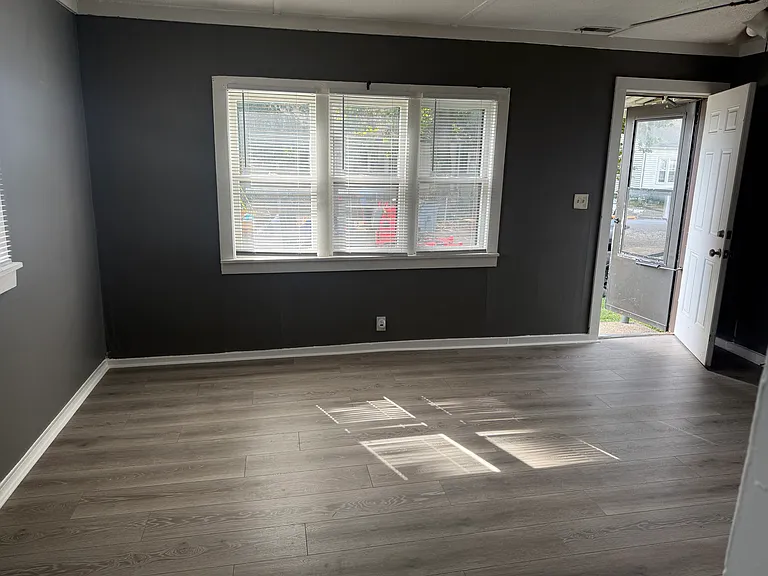 2403 N Fares Ave — Photo 1