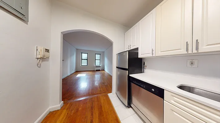 Rented by Bond New York | media 9