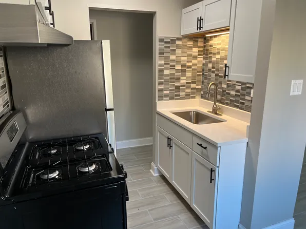 341 W Hawthorne Cir APT 1, Mount Prospect, IL 60056
