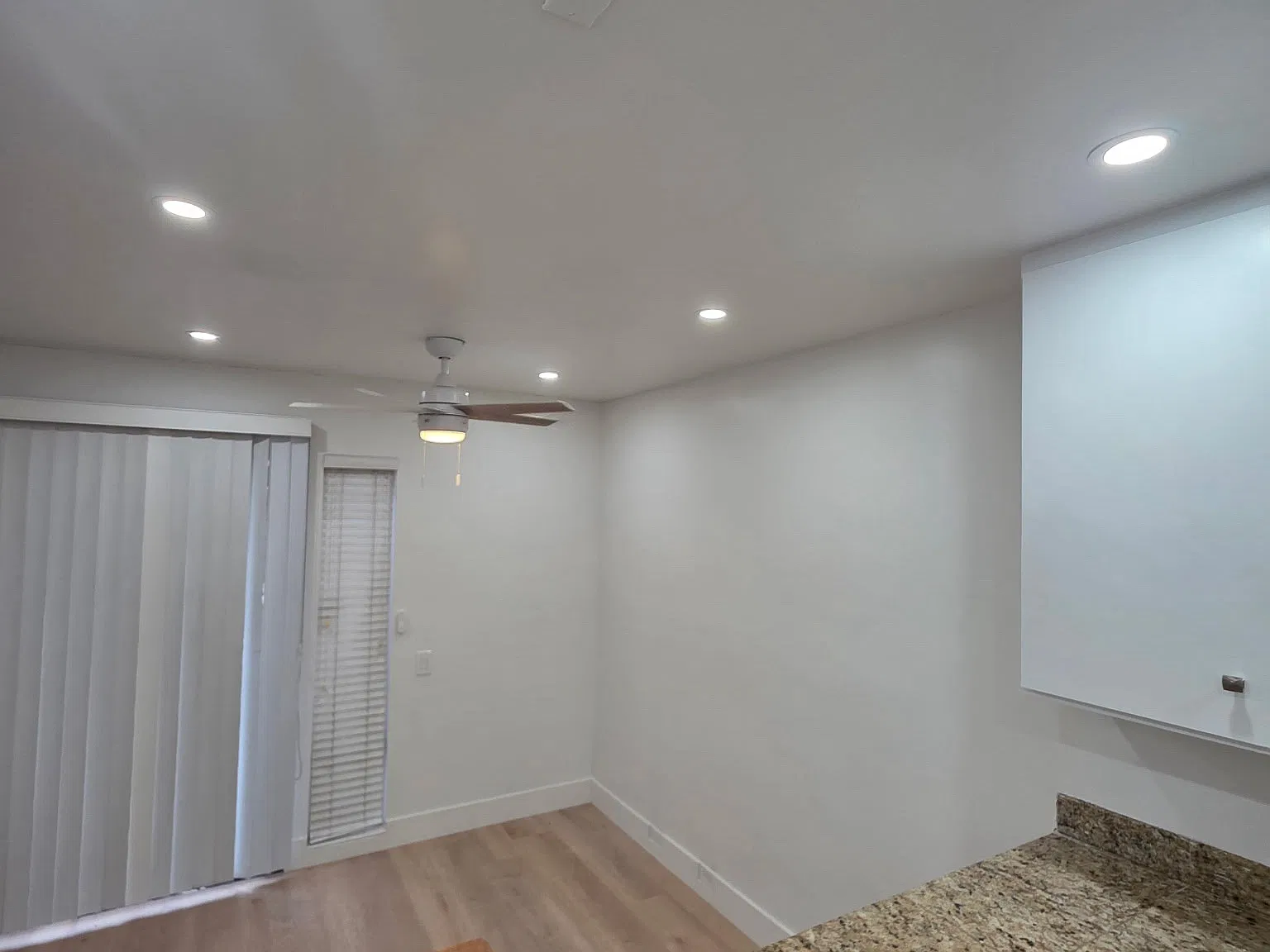708 Woodside Ln E — Photo 3