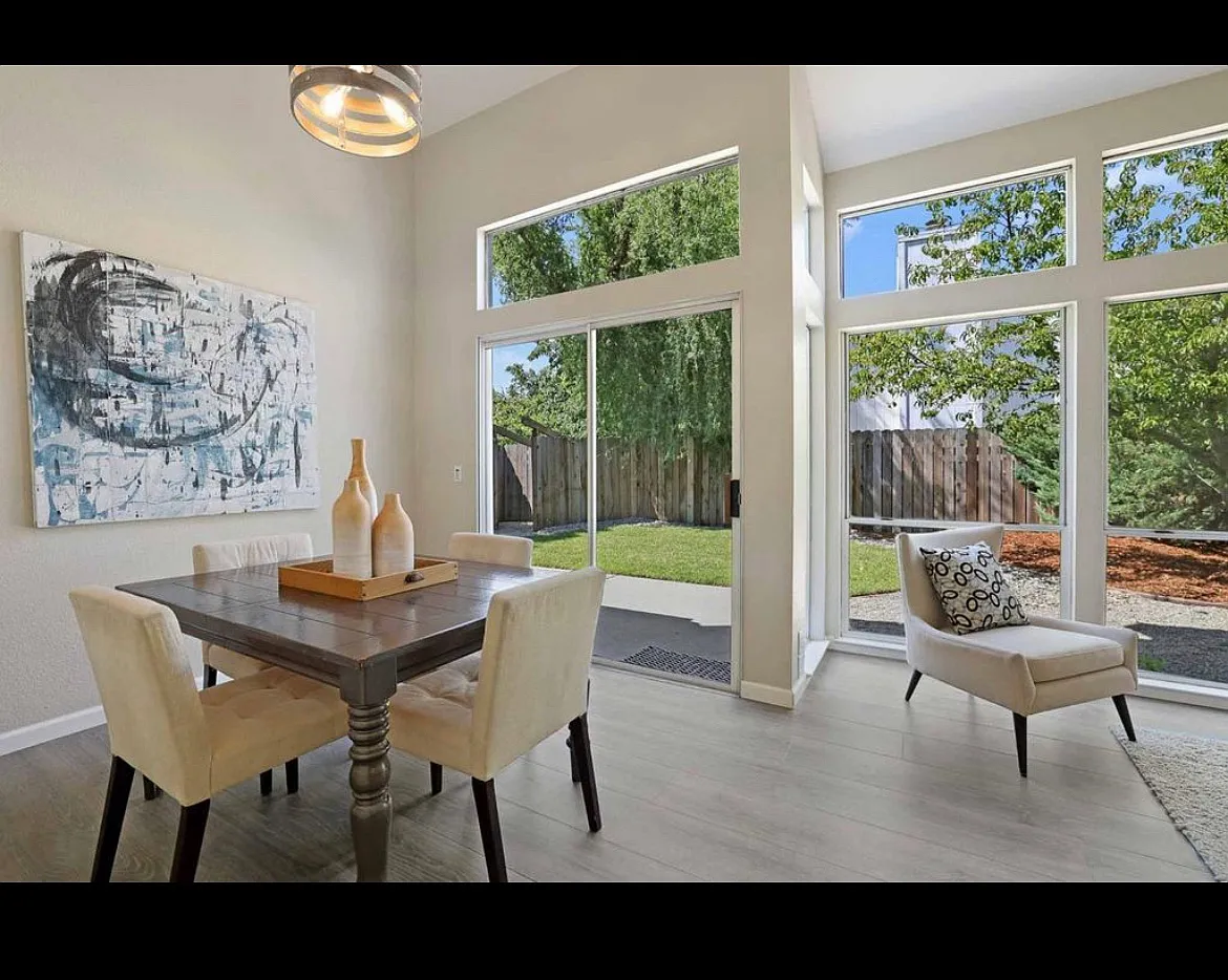 1736 Valdora St — Photo 4