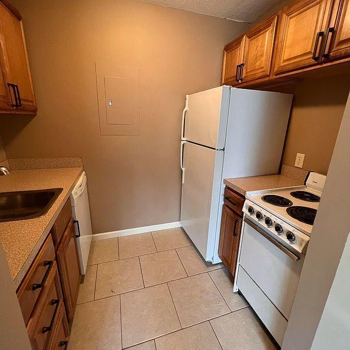1st image of 1820 E St #310