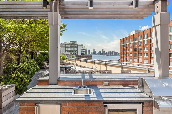 Sold by Compass | media 22