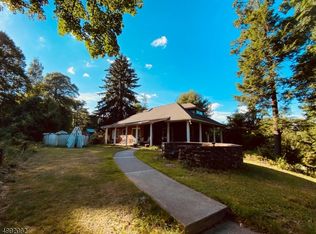 20 Valley View Ln, West Milford, NJ 07480