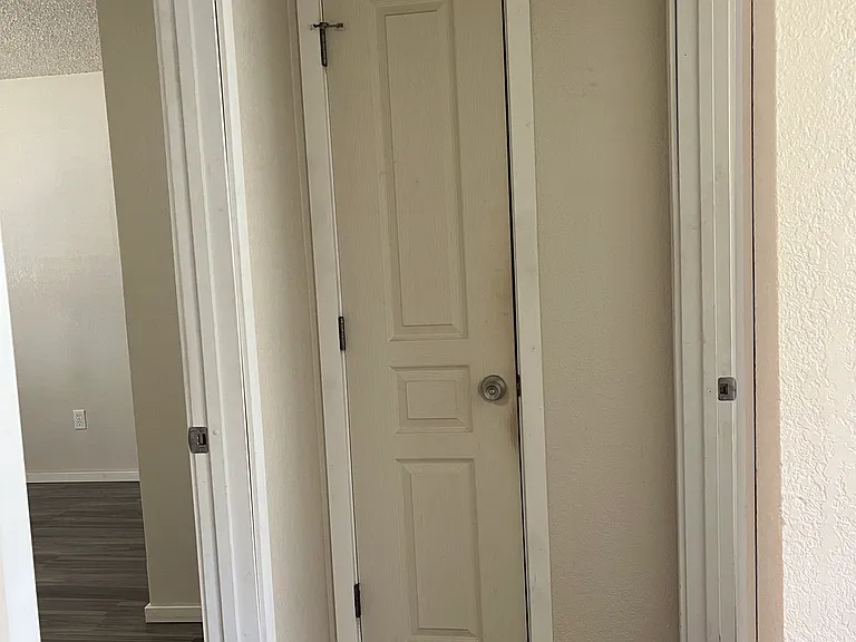 703 E Crown Ave #703 — Photo 9