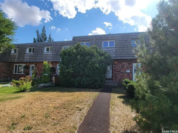 UNIT B-2002 Foley DRIVE, North Battleford, SK S9A 3G9