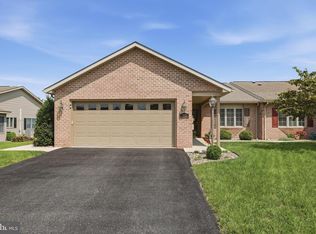 305 Sunbrook Dr, Chambersburg, PA 17201