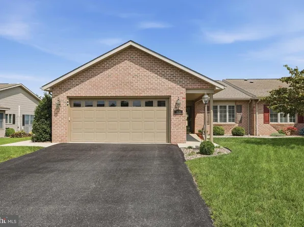 305 Sunbrook Dr, Chambersburg, PA 17201