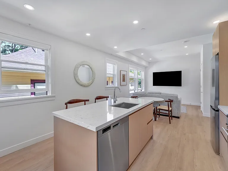957 Nicola St #202 — Photo 10