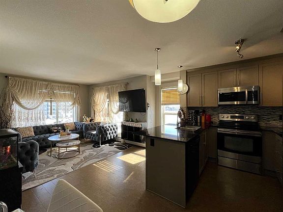 4th image of 155 SE Skyview Ranch Way NE #1406