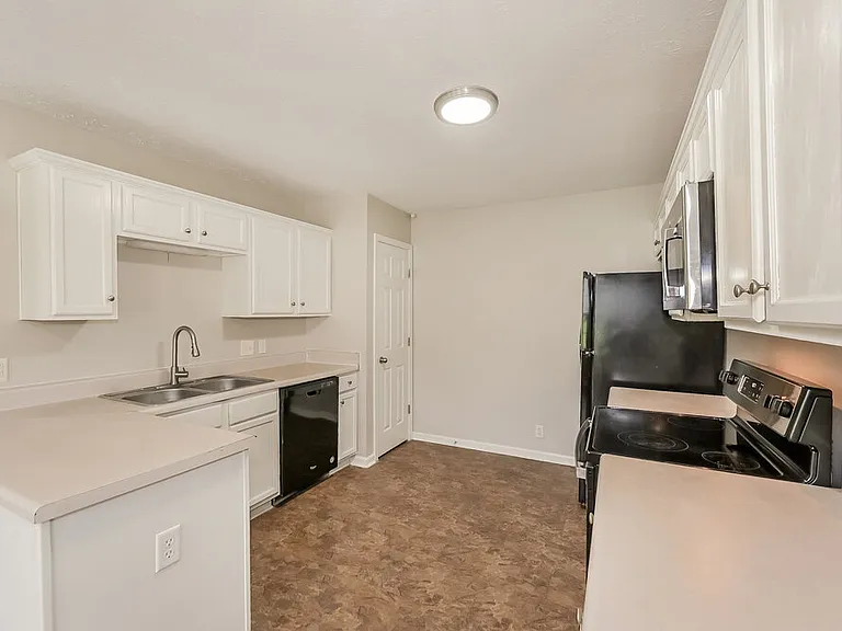 1413 Chesterbrook Ct — Photo 8
