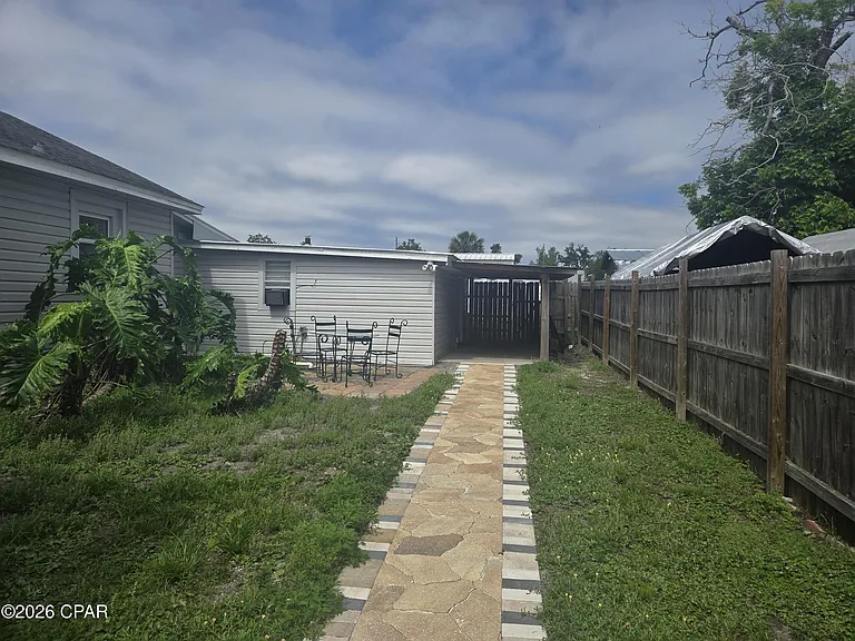 1525 Oak Ave #B — Photo 11