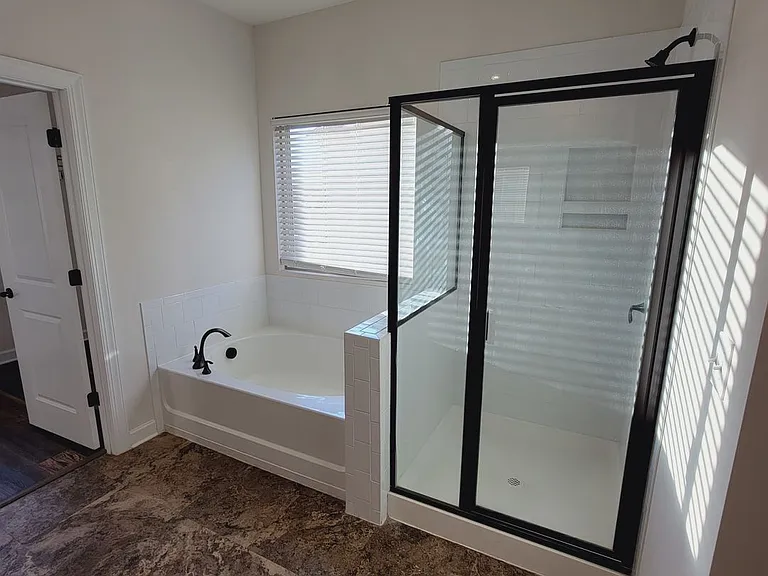 4637 Collingham Dr — Photo 18