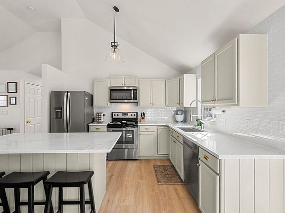 2nd image of 16 Beale St