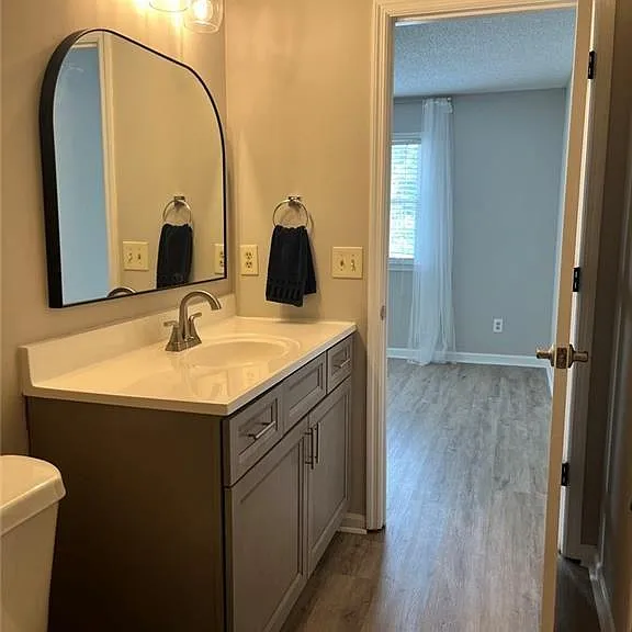 138 Sterling Ct — Photo 15