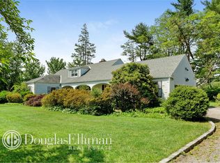 5 Pinetree Ln, Manhasset, NY 11030