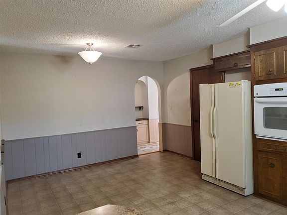 4th image of 1521 W Broadway Ave