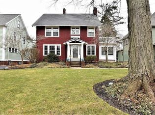2925 Scarborough Rd, Cleveland Heights, OH 44118