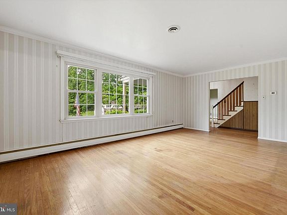 3rd image of 1200 Estate Dr