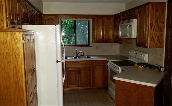 5th image of 2811A S Jackson Dr