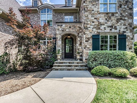 2nd image of 601 Beauhaven Ln