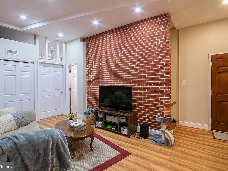 1122 E Passyunk Ave #1 — Photo 4