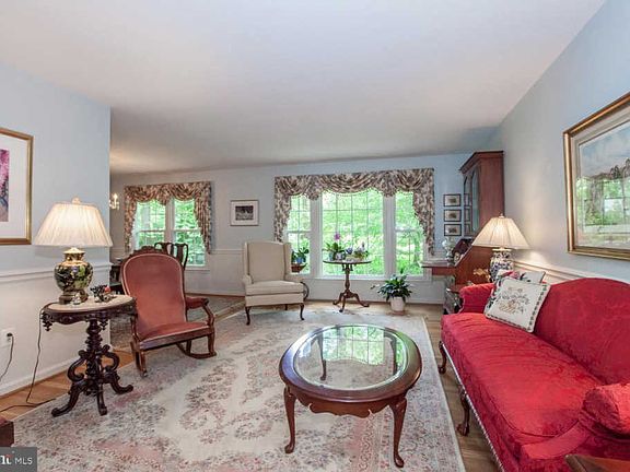 4th image of 8705 Pembridge Ct