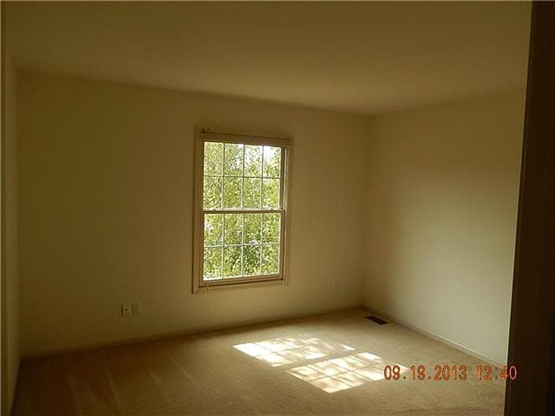 2nd image of 46932 Eastbourne Rd