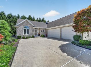 3915 Deer Valley Ln, Maumee, OH 43537