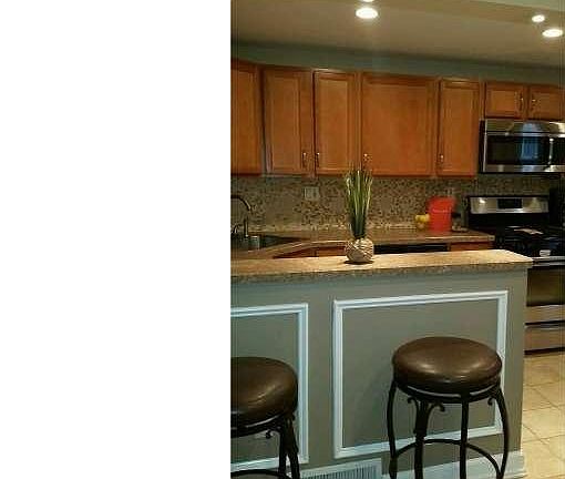 4th image of 2552 Bond Ave