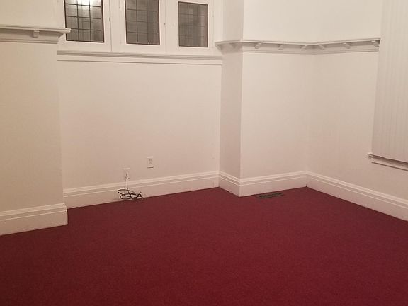 Lovely Dining Room to enjoy your family friends during dinner.