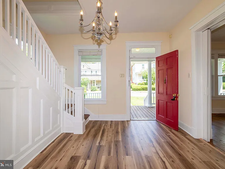 222 W Main St — Photo 16