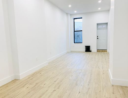 5th image of 53 Montrose Ave #1