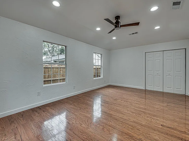 4728 Houghton Ave — Photo 19