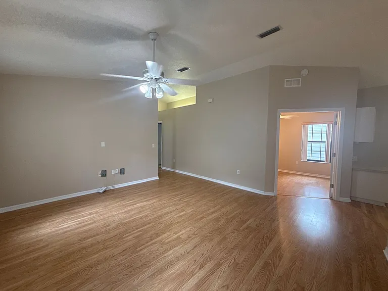 2216 NE 39th Ave — Photo 10