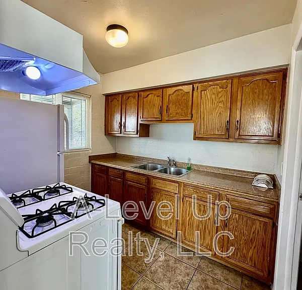 2304 E Monterey Vis #1 — Photo 3