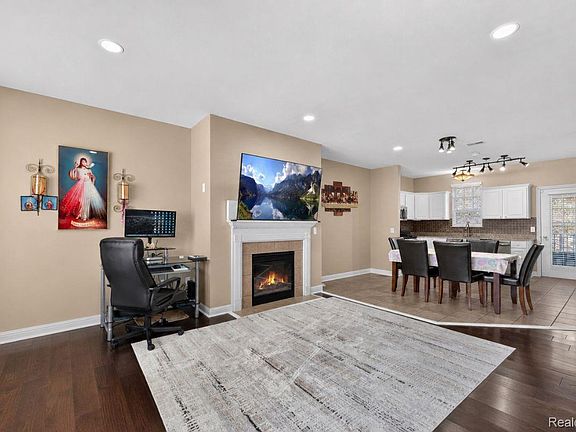 5th image of 11693 Squiers Blvd