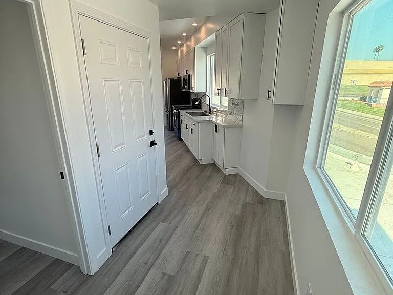 4560 College Ave — Photo 5