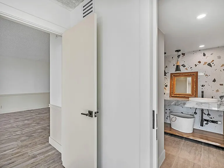 3051 NE 48th St #301 — Photo 19