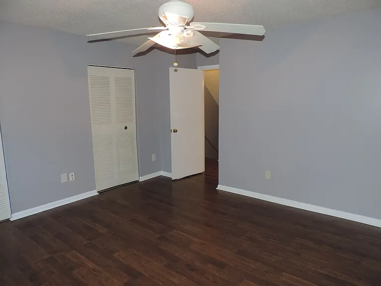8807 Hunter Ridge Dr — Photo 10