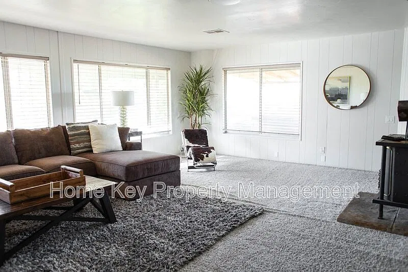 Studio, 1616 sqft, $1,650 — Photo 3