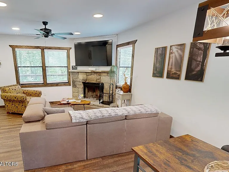 1709 Floyd Way — Photo 13