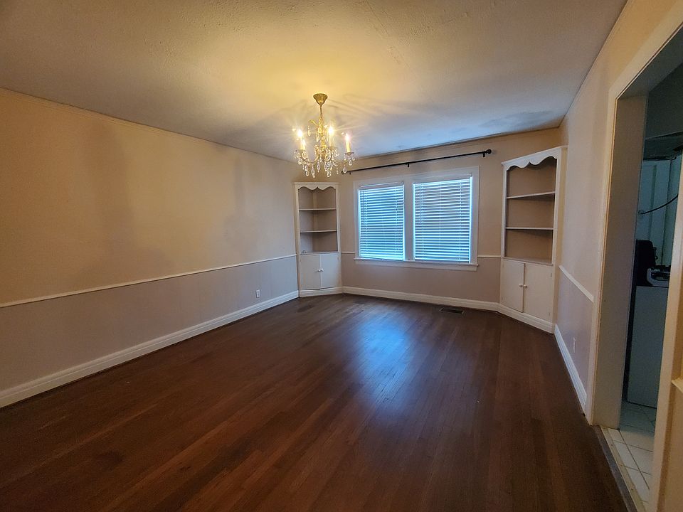 Dining room.
