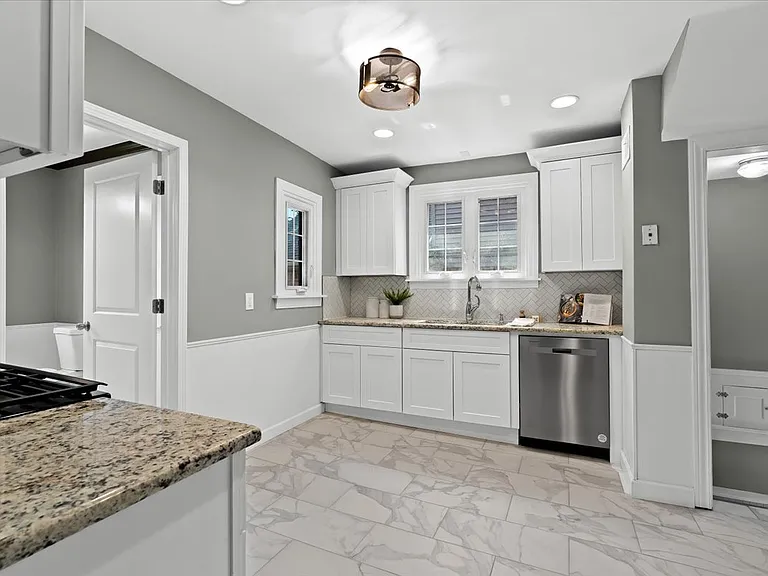 312 McKinley Ave #WHOLE HOUSE — Photo 12