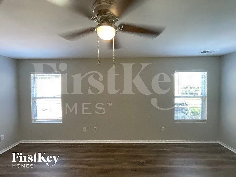520 Martha Ct — Photo 7